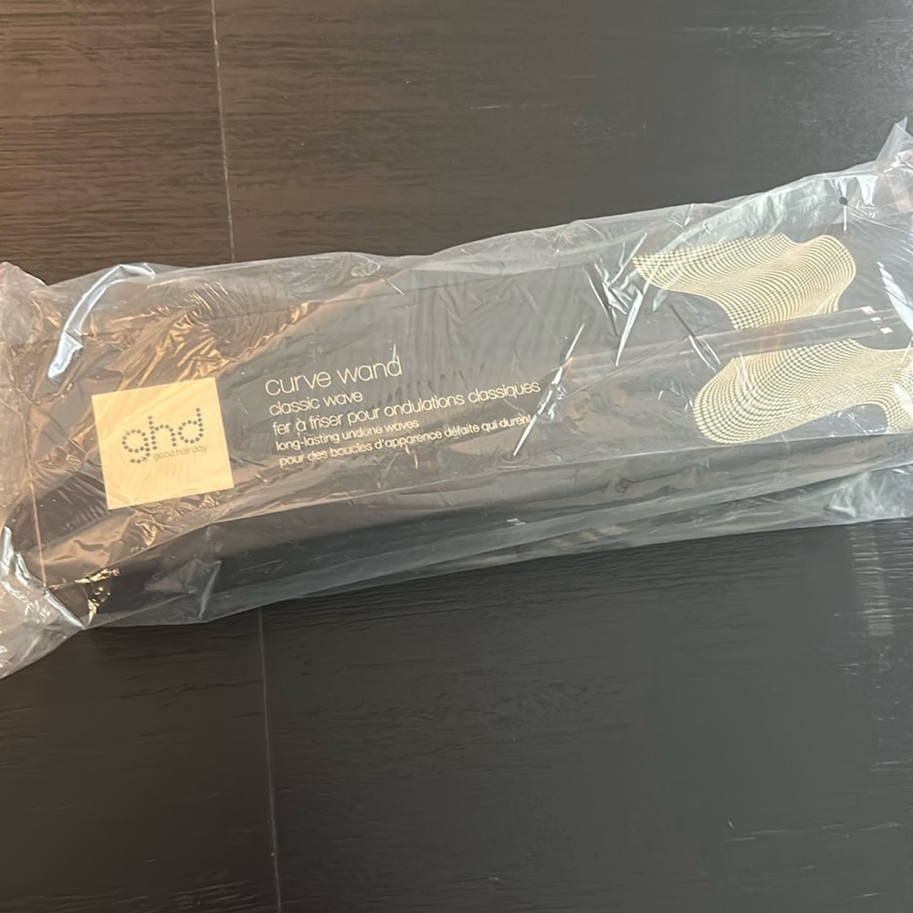 NEW IN BOX - GHD curve wand